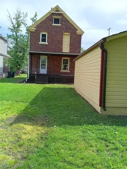 Exterior - 146 Bell Ave, Elyria, OH 44035 photo 3 of 4