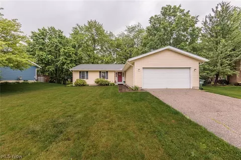 2494 Sherwood Dr, Stow, OH 44224