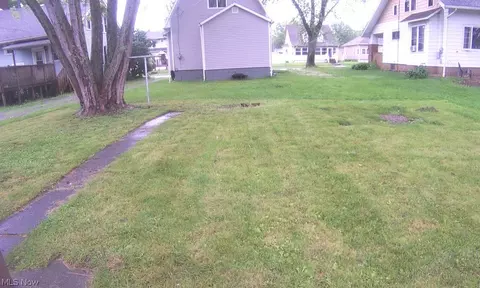 Exterior - 376 12 E Ohio Ave, Sebring, OH 44672 photo 6 of 6