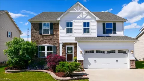 60 Samantha Dr, Aurora, OH 44202
