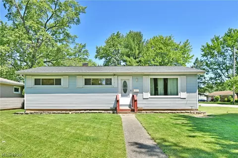 1301 Moorelene Dr, Girard, OH 44420