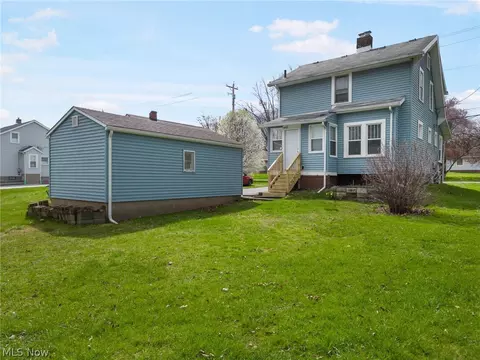 Exterior - 2964 Maple Ave NE, Canton, OH 44714 photo 3 of 4