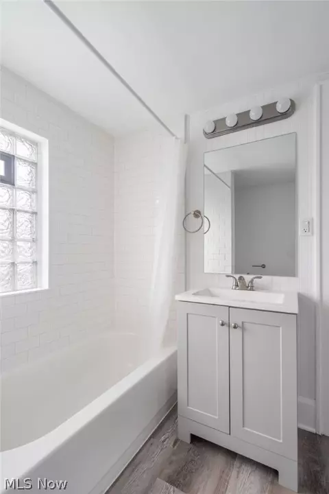 Bath - 2964 Maple Ave NE, Canton, OH 44714 photo 3 of 3