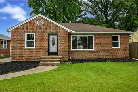 4505 Fruitland Dr, Parma, OH 44134