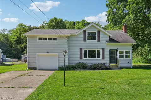 40 Branch Ave, Painesville, OH 44077