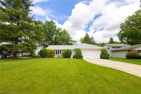 26668 Sudbury Dr, North Olmsted, OH 44070