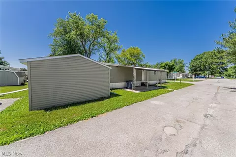 205 Cedar Brook Dr, Elyria, OH 44035 photo 3