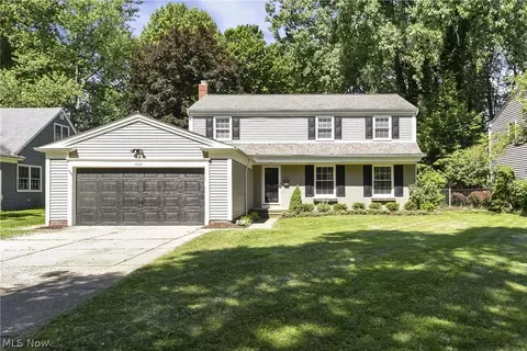 428 Walmar Dr, Bay Village, OH 44140