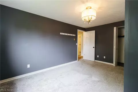 1715 N Nantucket Dr, Lorain, OH 44053 photo 9