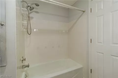 1715 N Nantucket Dr, Lorain, OH 44053 photo 12
