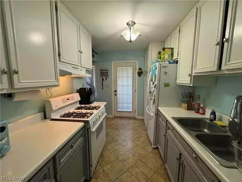 1326 E 27th St, Ashtabula, OH 44004 photo 13