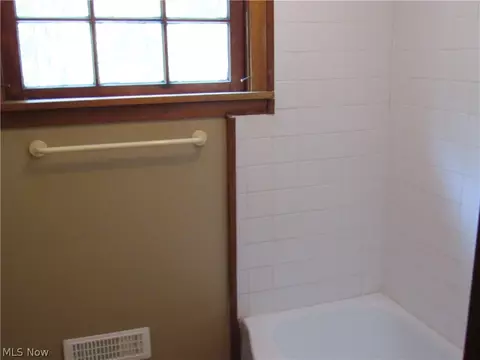 Bath - 626 Talltrees Dr, Ashtabula, OH 44004 photo 5 of 5