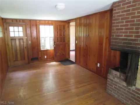 Living - 626 Talltrees Dr, Ashtabula, OH 44004 photo 1 of 6