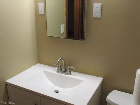 Bath - 626 Talltrees Dr, Ashtabula, OH 44004 photo 3 of 5