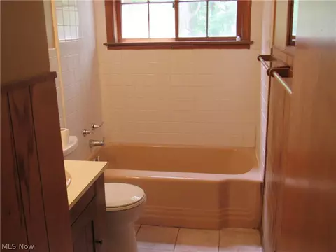 Bath - 626 Talltrees Dr, Ashtabula, OH 44004 photo 1 of 5