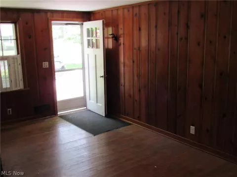 Living - 626 Talltrees Dr, Ashtabula, OH 44004 photo 6 of 6