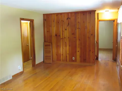 Living - 626 Talltrees Dr, Ashtabula, OH 44004 photo 5 of 6