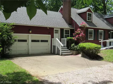 626 Talltrees Dr, Ashtabula, OH 44004