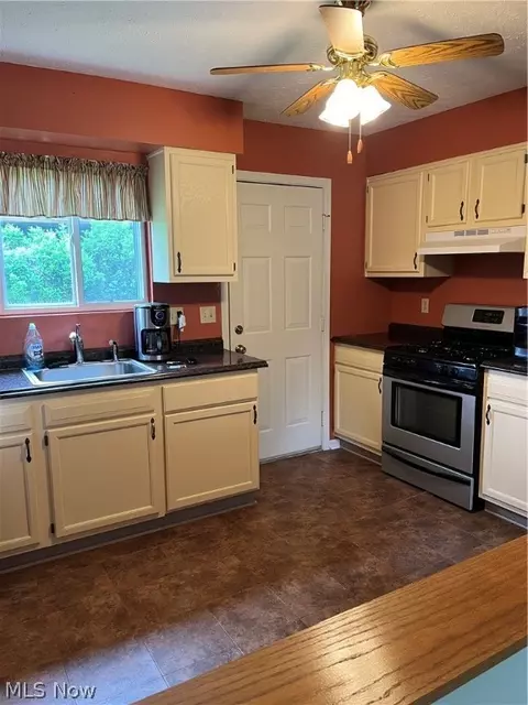 Kitchen - 1716 W 15th St, Ashtabula, OH 44004 photo 2 of 2