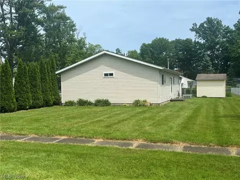 Exterior - 1716 W 15th St, Ashtabula, OH 44004 photo 3 of 3