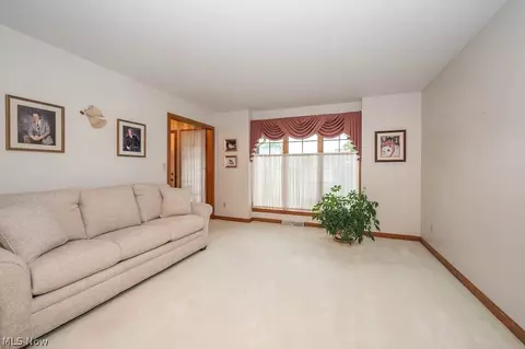 114 Lost Creek Dr, Boardman, OH 44512 photo 7