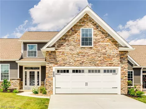 5905 Hawks Nest Cir NW, Canton, OH 44708