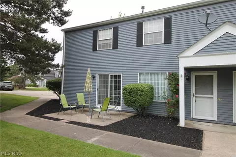 27 Firebush Ln, Northfield Center, OH 44067