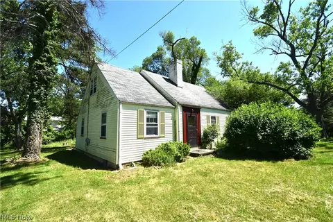 560 Eastland Rd, Berea, OH 44017