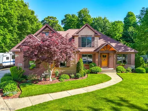 521 Woodsbend Cir, Tallmadge, OH 44278