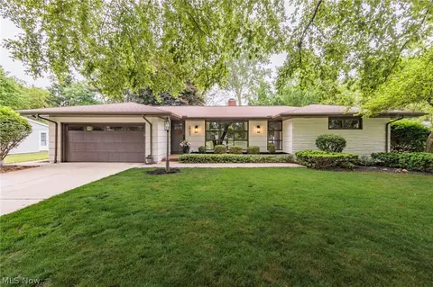 2751 Devon Hill Rd, Rocky River, OH 44116