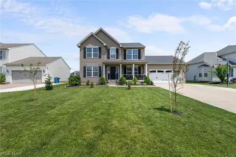 3930 Martins Run Dr, Lorain, OH 44053