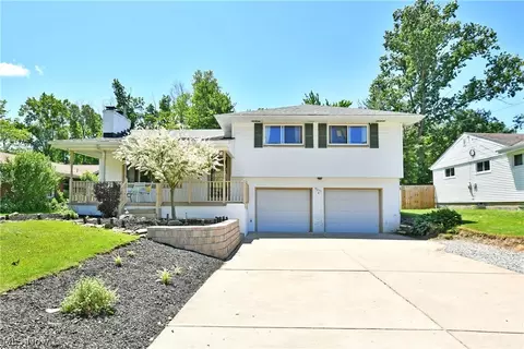 4277 Woodleigh Ln, Youngstown, OH 44511