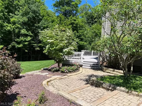 Exterior - 654 Saddlebrook Dr, Boardman, OH 44512 photo 3 of 7