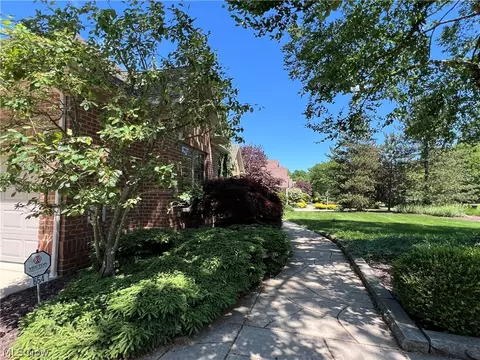 Exterior - 654 Saddlebrook Dr, Boardman, OH 44512 photo 7 of 7