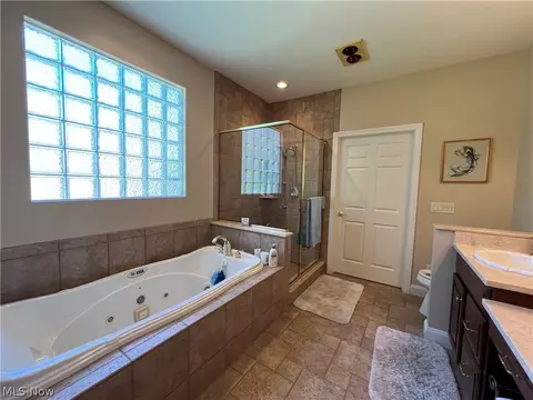 Bath - 654 Saddlebrook Dr, Boardman, OH 44512 photo 3 of 4