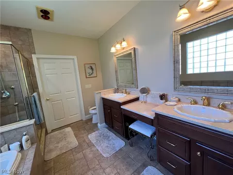 Bath - 654 Saddlebrook Dr, Boardman, OH 44512 photo 2 of 4