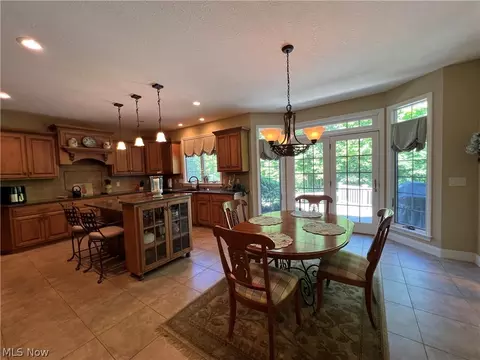 Kitchen - 654 Saddlebrook Dr, Boardman, OH 44512 photo 2 of 3