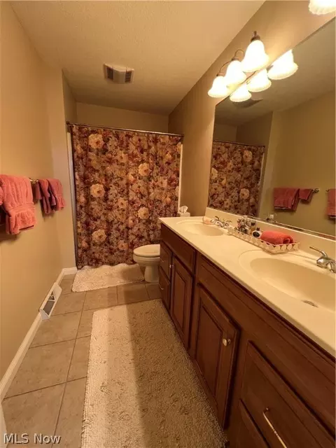 Bath - 654 Saddlebrook Dr, Boardman, OH 44512 photo 4 of 4