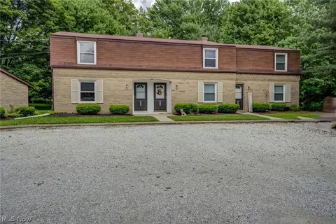 3409-3411 Broad Vista St NW, Uniontown, OH 44685