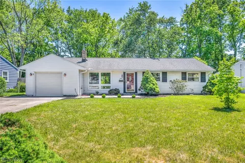 8482 Hallnorth Dr, Mentor, OH 44060