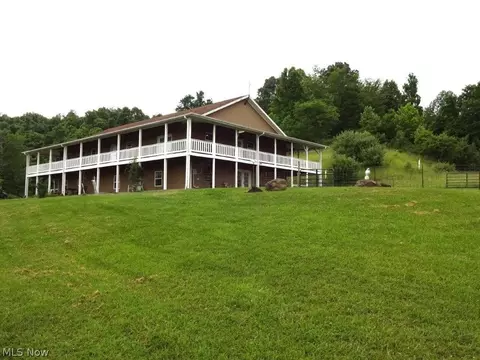 406 Foxtrot Rd, Looneyville, WV 25259