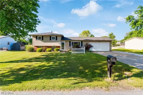 3647 Briardale Dr, Massillon, OH 44646