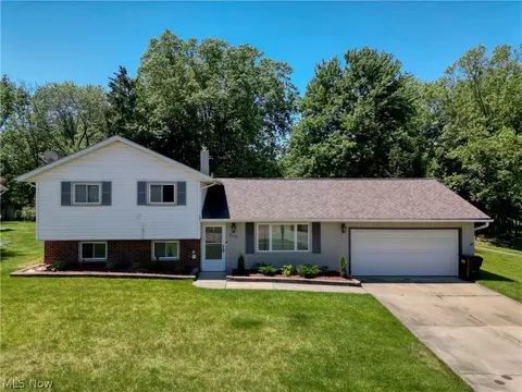 7570 Amber Ln, Cleveland, OH 44130