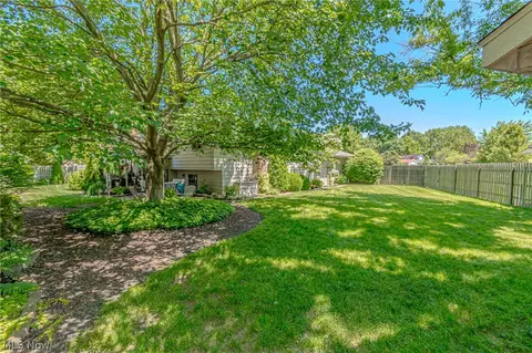 128 Huntington Cir, Elyria, OH 44035 photo 5