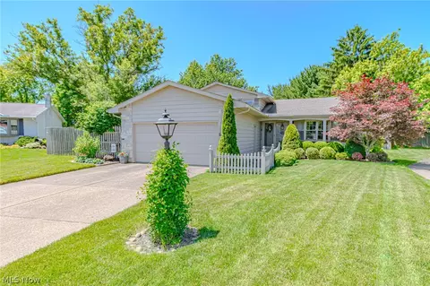 128 Huntington Cir, Elyria, OH 44035
