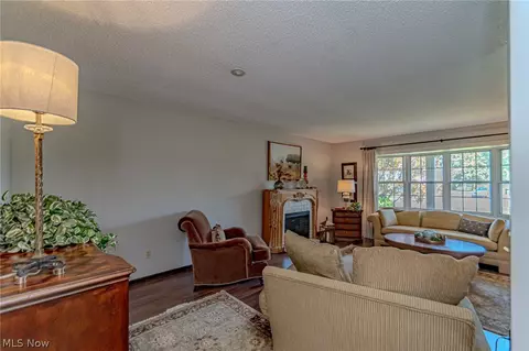 128 Huntington Cir, Elyria, OH 44035 photo 9