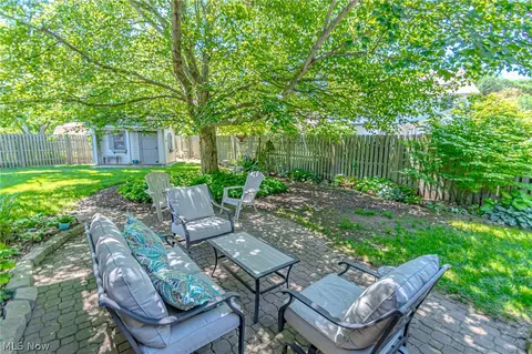128 Huntington Cir, Elyria, OH 44035 photo 3