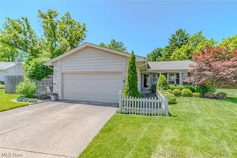 128 Huntington Cir, Elyria, OH 44035 photo 2