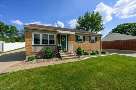 2444 38th St NE, Canton, OH 44705