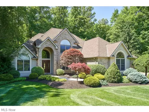 16200 Ceile Cir, Walton Hills, OH 44146